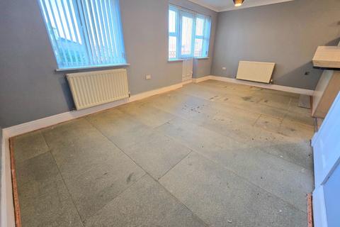 2 bedroom flat for sale, Alverton Drive, Faverdale, Darlington