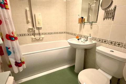 1 bedroom apartment for sale, Carmen Sylva Road, Llandudno