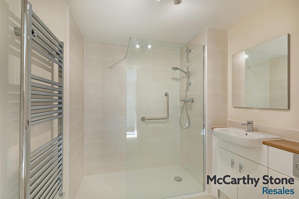 Shower Room: