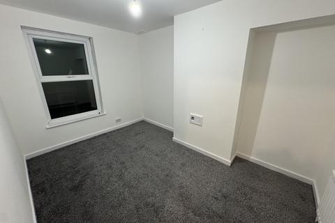 3 bedroom terraced house to rent, Goldfinch Street Preston PR1 6SX