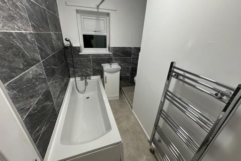 3 bedroom terraced house to rent, Goldfinch Street Preston PR1 6SX