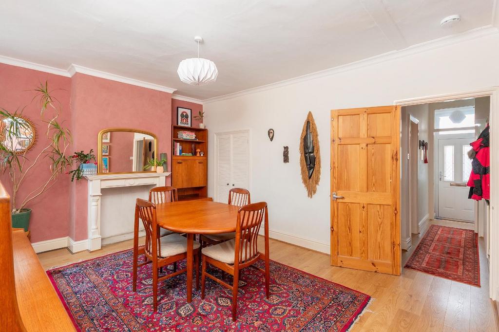 0 B9 RHD - Dining Room E.jpg
