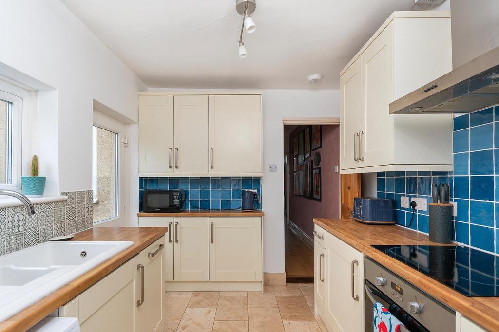 0 B9 RHD - Kitchen C.jpg