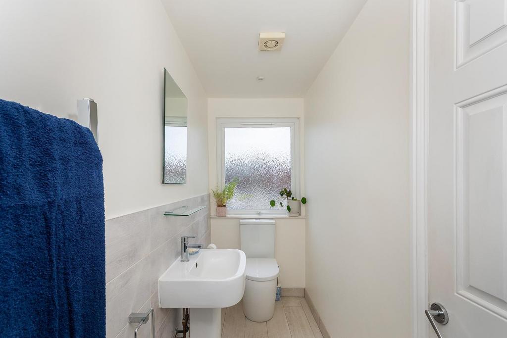 0 B9 RHD - Ensuite A.jpg