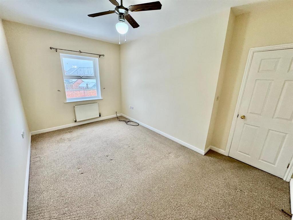 Bedroom 1b.jpg