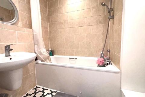 1 bedroom apartment to rent, Mintern St, London, N1