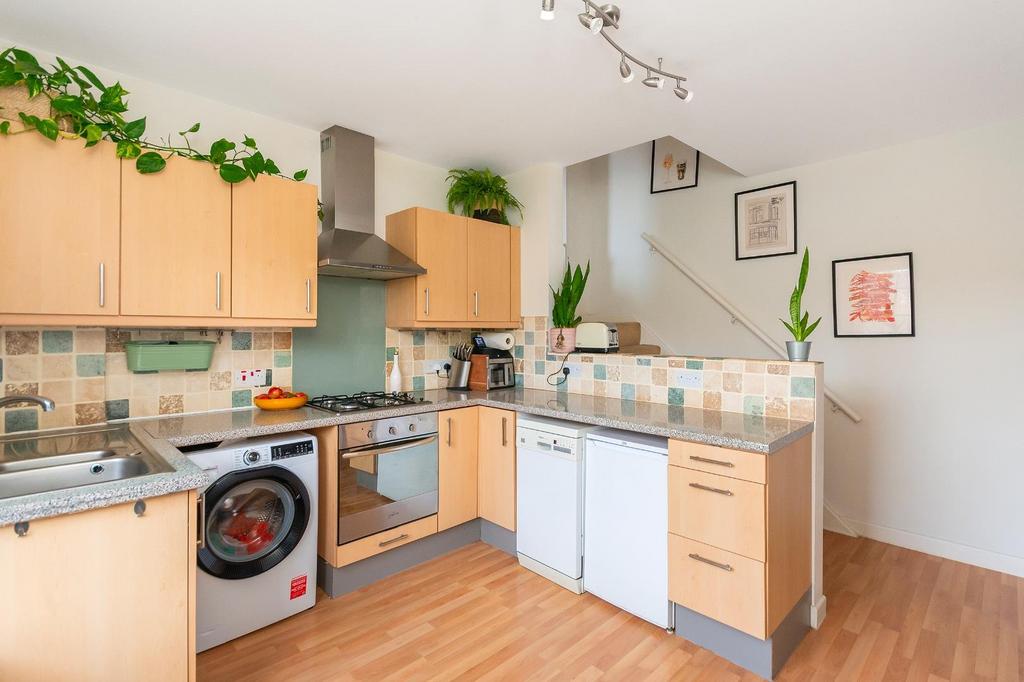 2 Z4 R6 RD - Kitchen F.jpg