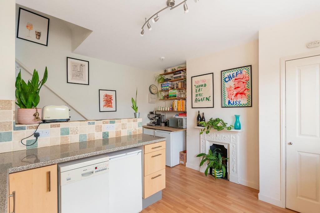 2 Z4 R6 RD - Kitchen E.jpg