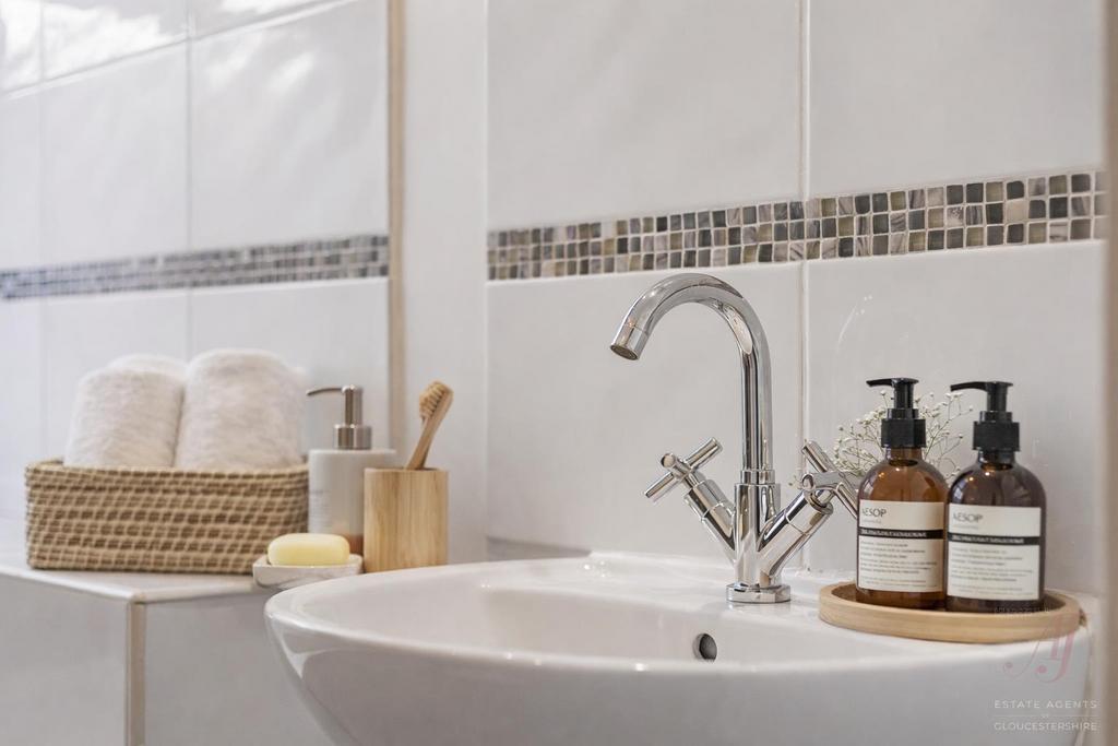 Lifestyle bathroom.png