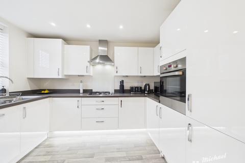 undefined, Leighton Buzzard LU7