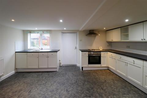 3 bedroom ground floor flat to rent, Station Road, Ely CB7