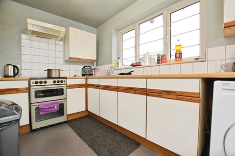 3 bedroom semi-detached house for sale, St. Lawrence Place, Scunthorpe