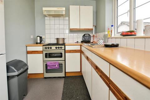 3 bedroom semi-detached house for sale, St. Lawrence Place, Scunthorpe