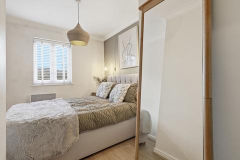 2 bedroom flat for sale, Roche Close, Rocheforte House Roche Close, SS4