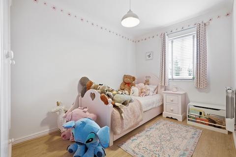 2 bedroom flat for sale, Roche Close, Rocheforte House Roche Close, SS4