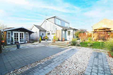 3 bedroom semi-detached house for sale, Baker Avenue, Hatfield Peverel