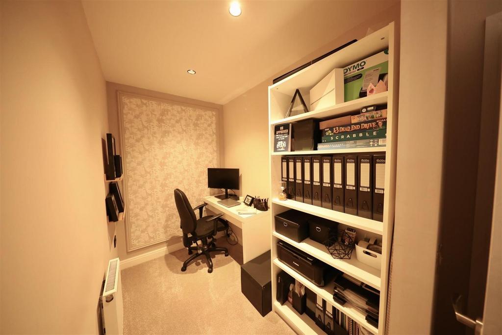 Dressing room/Office