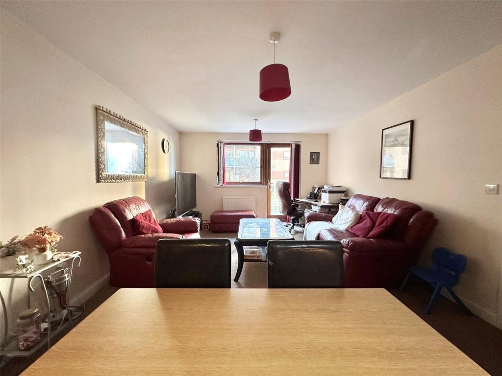 Lounge/Dining