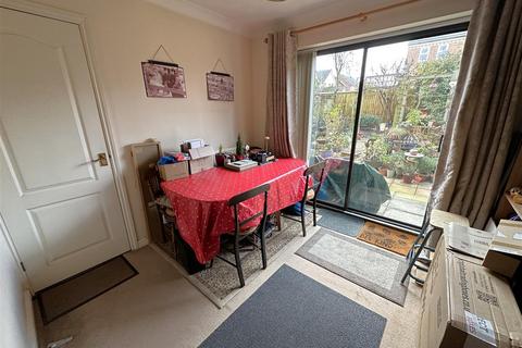 undefined, Willowbank, Chippenham