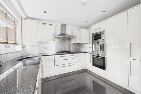 undefined, Queens Court, Hitchin SG5