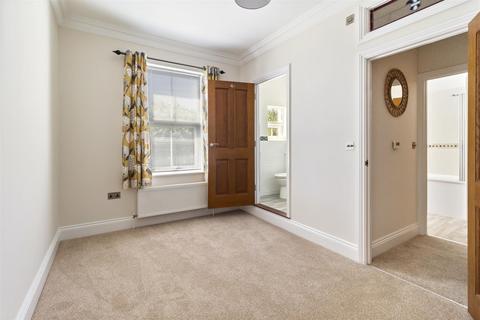 2 bedroom flat to rent, Winchester Road, Worthing BN11