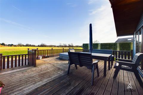 4 bedroom chalet to rent, Brook Lane, Derby DE65