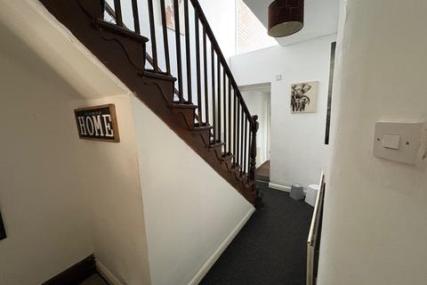 4 bedroom flat share to rent, Roker Avenue, Sunderland SR6