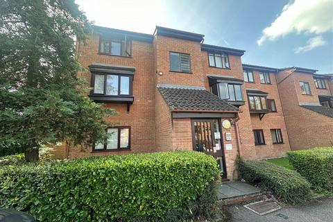 Astra Court, Watford WD18