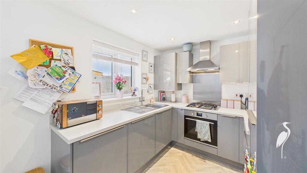 Kitchen & Dining Area