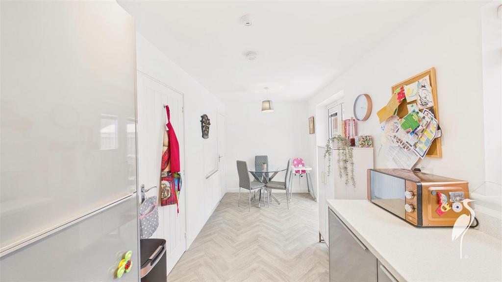 Kitchen & Dining Area