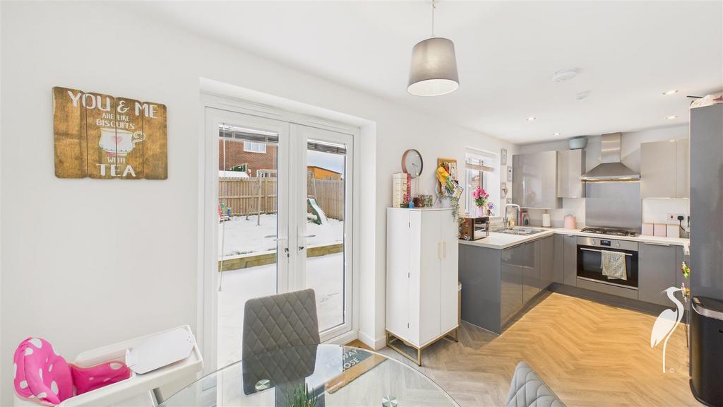 Kitchen & Dining Area