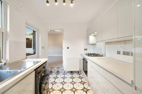 4 bedroom terraced house to rent, Stoke Place, Willesden Junction, London