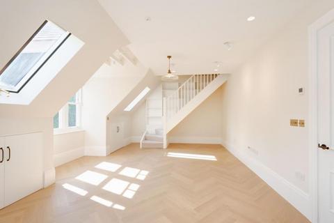 3 bedroom apartment to rent, Netherhall Gardens, Hampstead, London, NW3