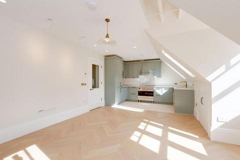 3 bedroom apartment to rent, Netherhall Gardens, Hampstead, London, NW3