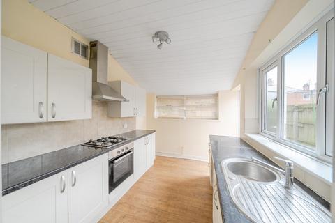3 bedroom end of terrace house to rent, Braemar Avenue, Hull, East Riding of Yorkshire, HU6