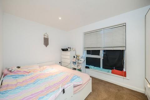 2 bedroom semi-detached house for sale, Clifden Road, Twickenham TW1