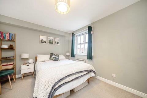2 bedroom flat for sale, Macmillan Way, London SW17