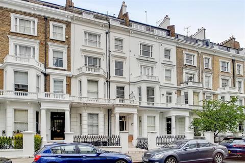Studio to rent, Lexham Gardens, London W8