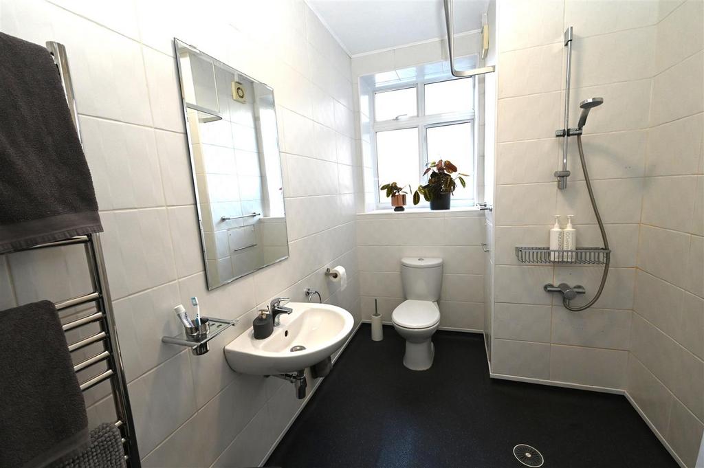Wet room 2.JPG