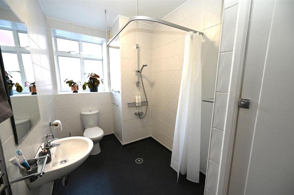 Wet room....JPG