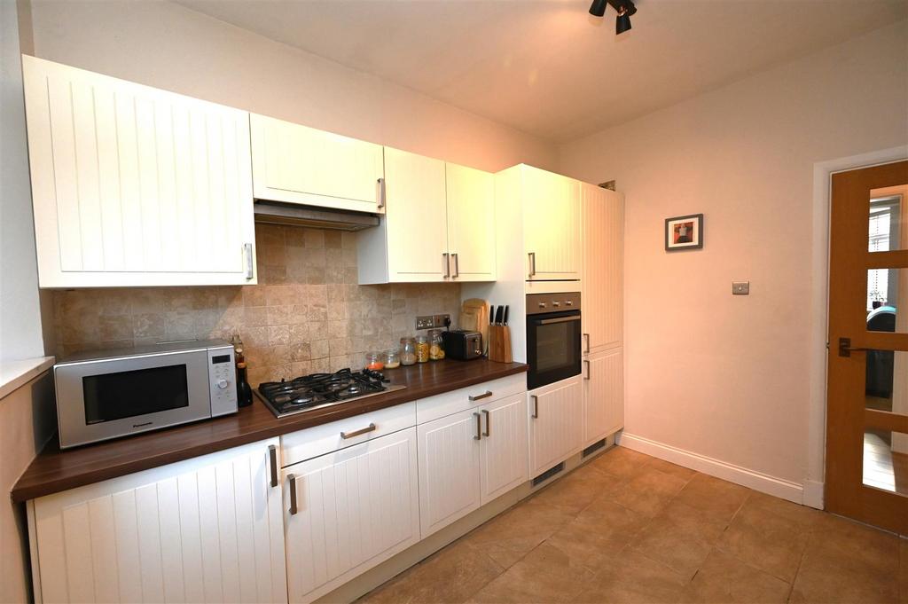 Kitchen 3.JPG