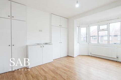 3 bedroom terraced house to rent, Wesley Avenue, Hounslow, TW3