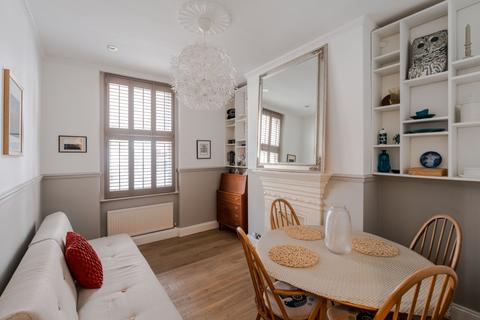 2 bedroom apartment for sale, Cleveland Street, London W1T