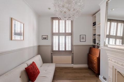 2 bedroom apartment for sale, Cleveland Street, London W1T