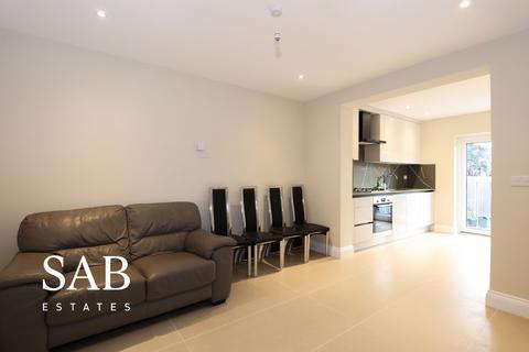 5 bedroom semi-detached bungalow to rent, Stanhope Park Road, Greenford, UB6