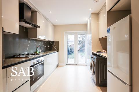 5 bedroom semi-detached bungalow to rent, Stanhope Park Road, Greenford, UB6