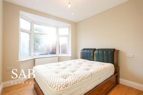 5 bedroom semi-detached bungalow to rent, Stanhope Park Road, Greenford, UB6