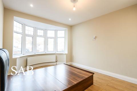 5 bedroom semi-detached bungalow to rent, Stanhope Park Road, Greenford, UB6