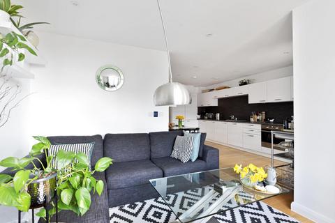 2 bedroom flat for sale, High Road, Finchley, London, N12