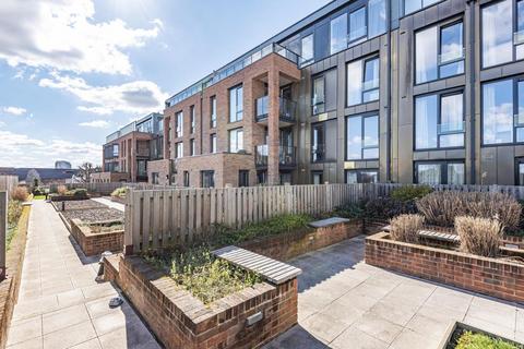 2 bedroom flat for sale, High Road, Finchley, London, N12